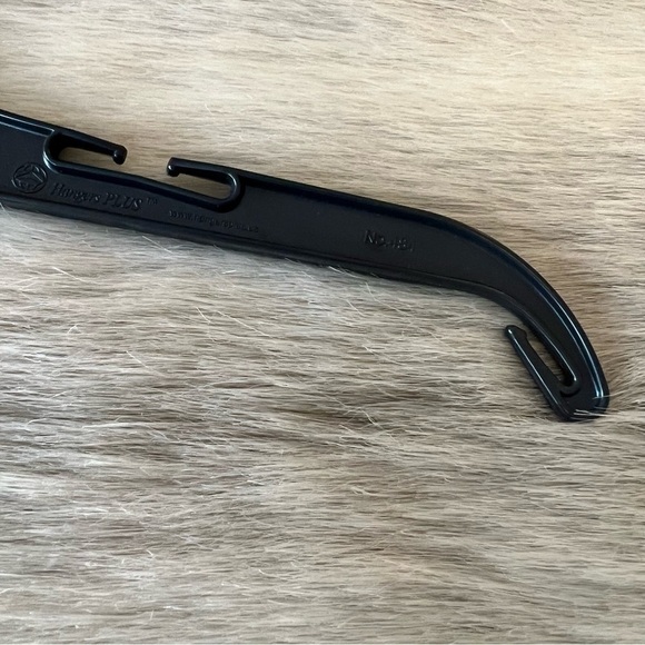 RESELLERS BUNDLE Recycled Plastic with Notches SHIRT HANGERS 17” Black 25 Pack - Picture 7 of 11